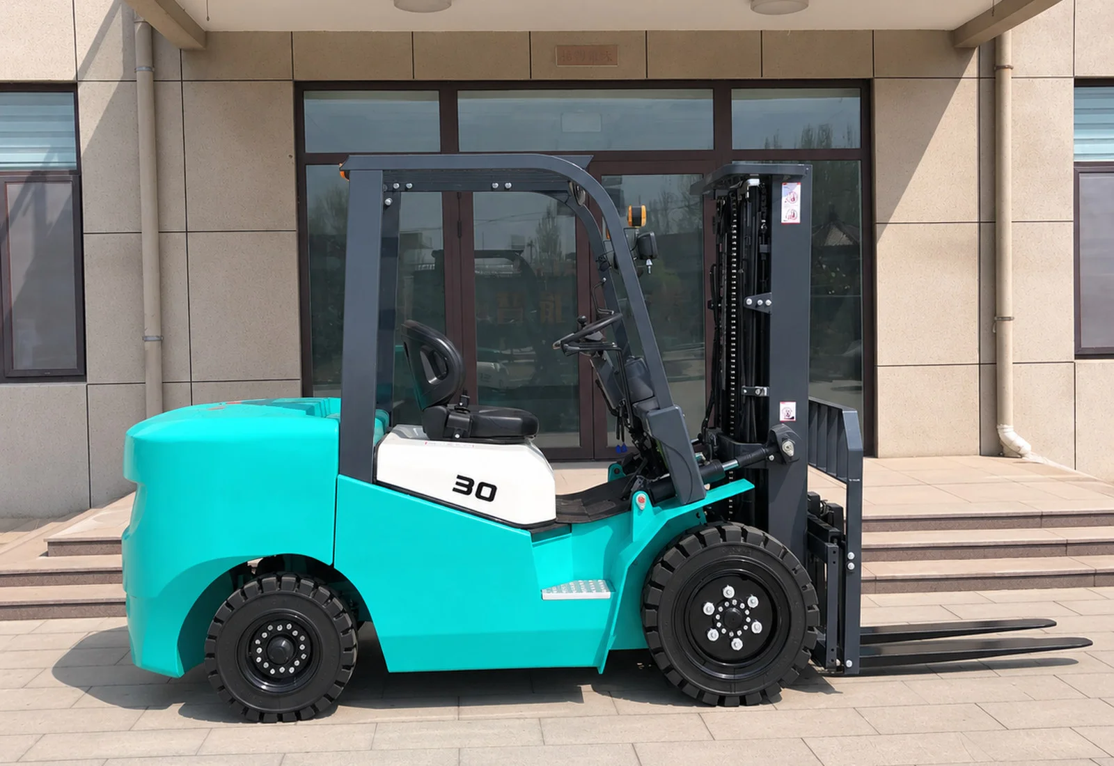 Вилочный электропогрузчик CPD-30B